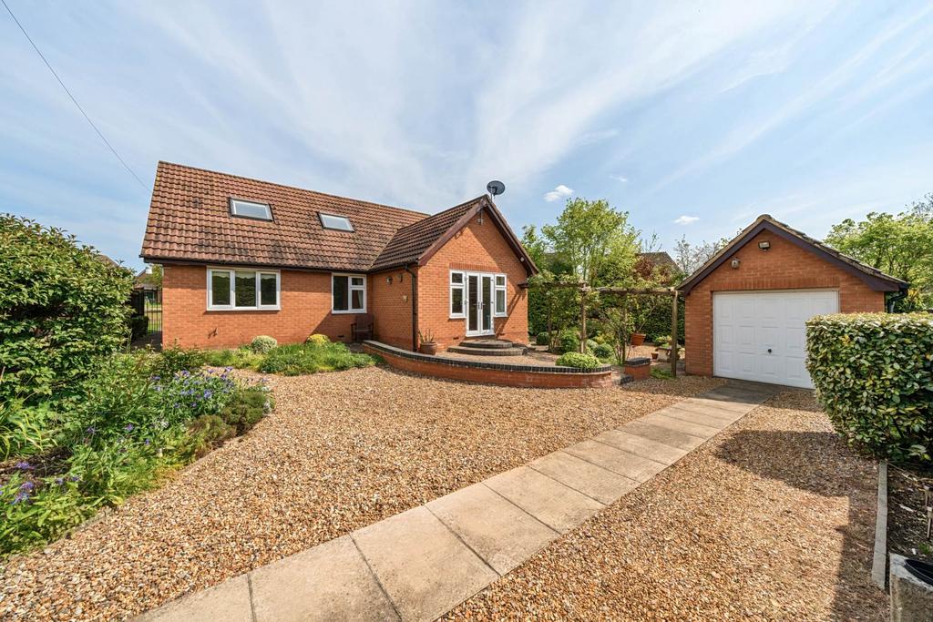 Springfield Drive, Bromham 3 bed detached bungalow for sale £490,000