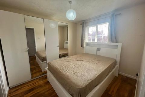3 bedroom semi-detached house to rent, Latham Close, Dartford, Kent, DA2