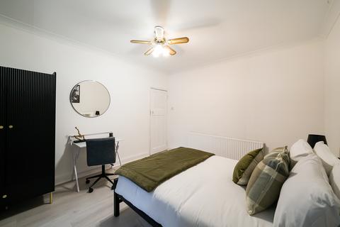 1 bedroom in a house share to rent, Avalon Road, London W13