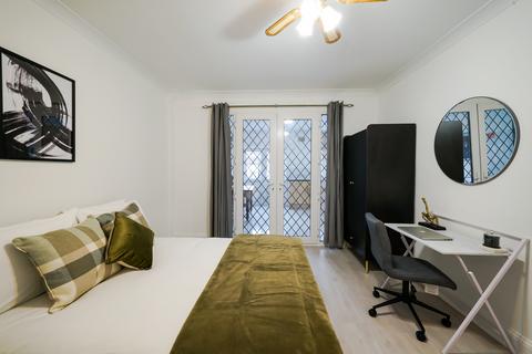 1 bedroom in a house share to rent, Avalon Road, London W13