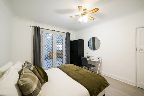1 bedroom in a house share to rent, Avalon Road, London W13
