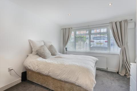 2 bedroom maisonette for sale, 3A Woodmansterne Road, Coulsdon CR5