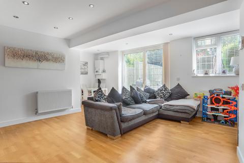 2 bedroom maisonette for sale, 3A Woodmansterne Road, Coulsdon CR5