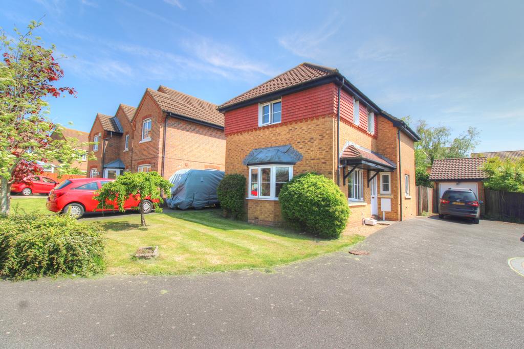 Stone Cross, Pevensey BN24 3 bed detached house to rent £1,600 pcm (£