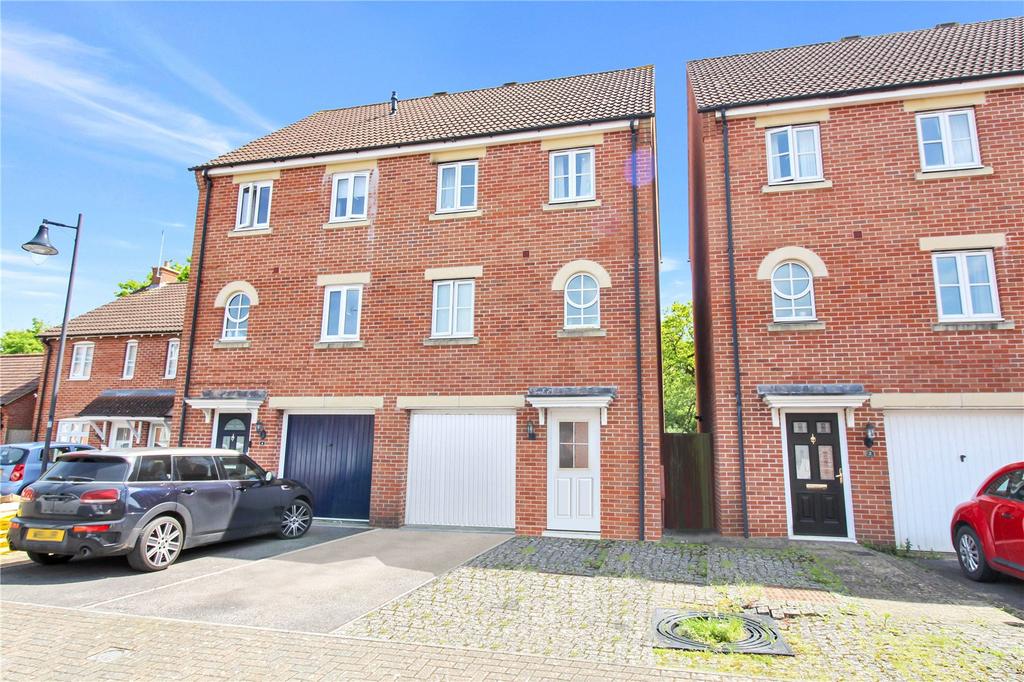 Oakhurst, Swindon SN25 3 bed semidetached house for sale £277,500
