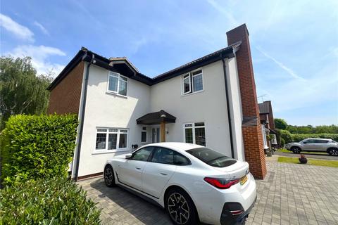 4 bedroom detached house to rent, Creasey Close, RM11
