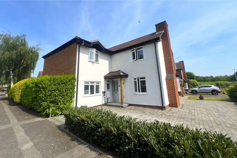 4 bedroom detached house to rent, Creasey Close, RM11