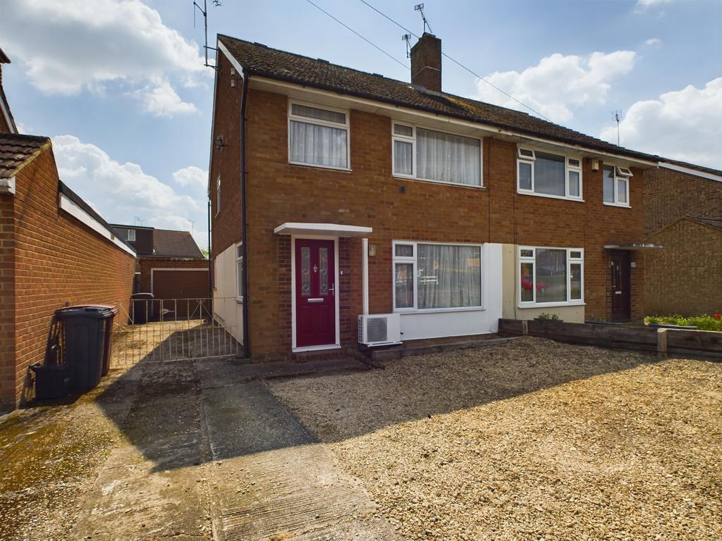 Underwood Road Reading Reading Rg30 3 Bed Semi Detached House For