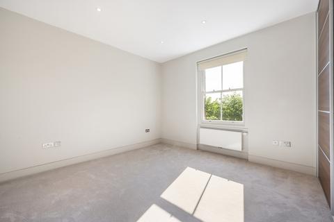 2 bedroom flat for sale, Netherhall Gardens, Hampstead, London