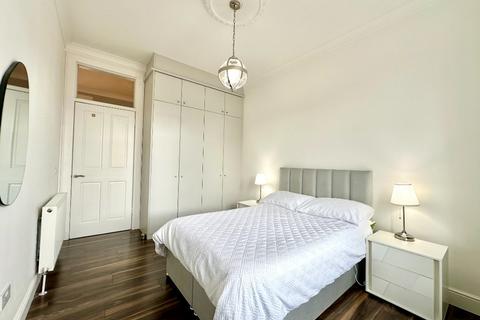 2 bedroom flat to rent, Trefoil Avenue, Shawlands, Glasgow, G41