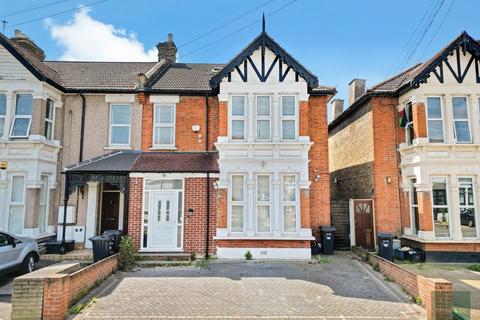 4 bedroom end of terrace house for sale, Warwick Gardens, ILFORD, IG1