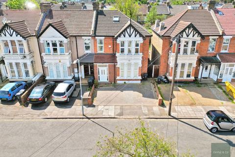20 Warwick Gardens, Ilford, IG1 4LE