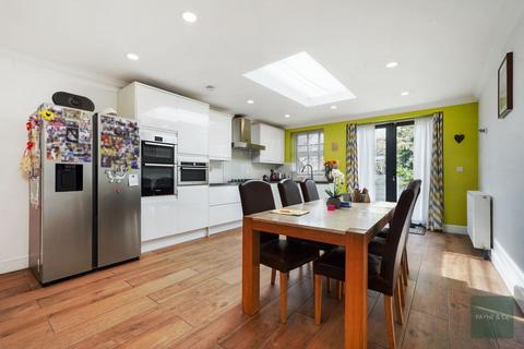 20 Warwick Gardens, Ilford, IG1 4LE