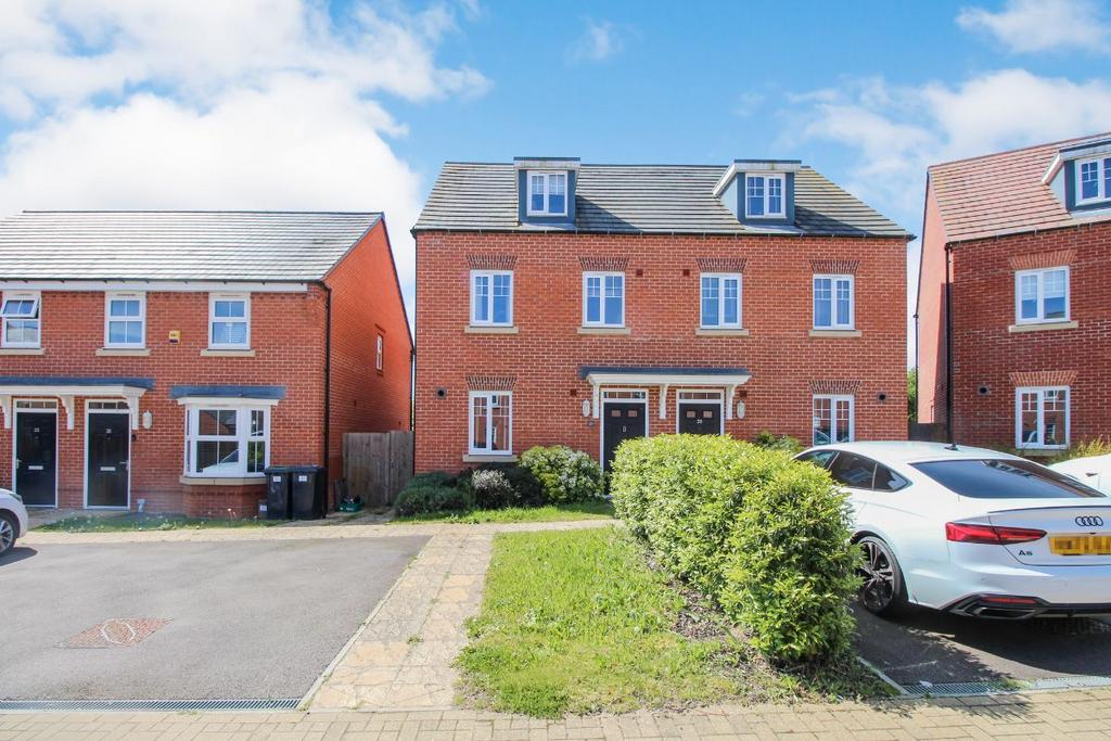 Busby Mead, Marston Moretaine, Bedford 3 bed semidetached house for