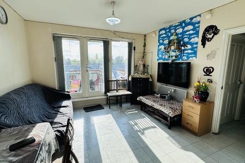 2 bedroom flat for sale, King George Crescent, Wembley HA0