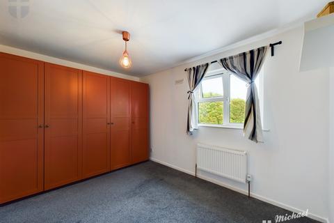 2 bedroom terraced house to rent, Poplar Close, Aylesbury