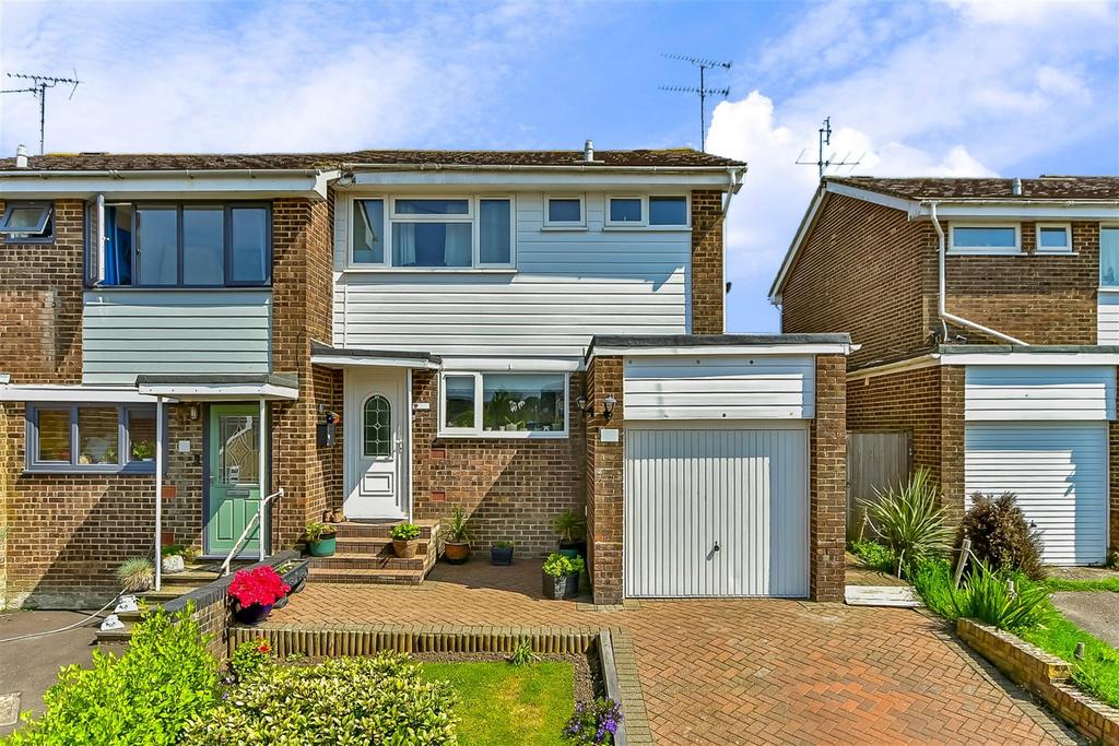 Berkeley Close, Dunkirk, Faversham, Kent 3 bed semidetached house for