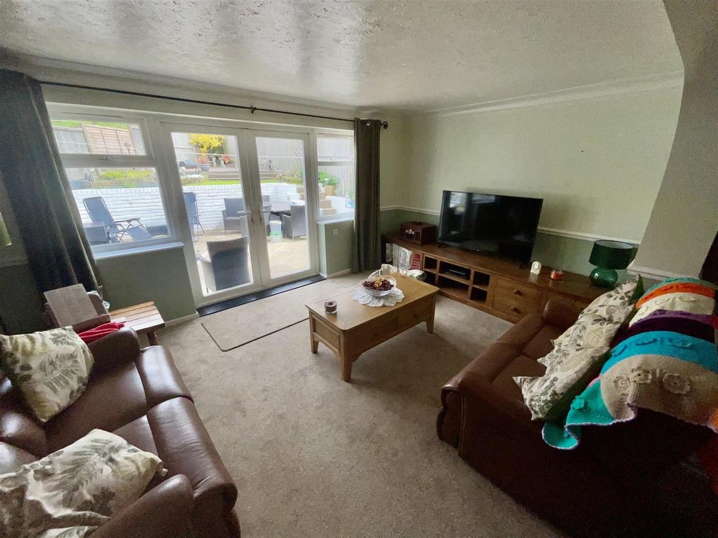 Berkeley Close, Dunkirk, Faversham, Kent 3 bed semidetached house for