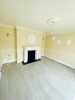 4 bedroom flat to rent, DAGENHAM, RM10