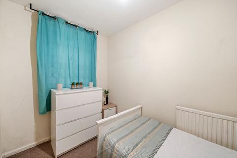 1 bedroom in a house share to rent, Chippenham Road, London W9