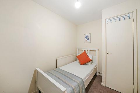 1 bedroom in a house share to rent, Chippenham Road, London W9