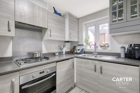 2 bedroom end of terrace house for sale, Gumley Road, Grays, RM20