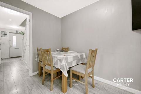 19 Gumley Road, Grays, RM20 4XP