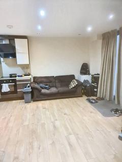 2 bedroom flat to rent, Bellvue Court, Staines Road, Hounslow TW3