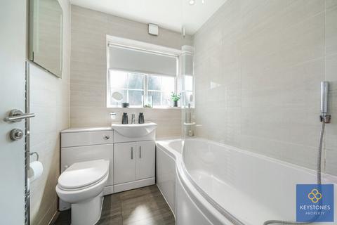 22 Frinton Road, Romford, RM5 2EL