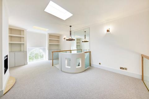1 bedroom house to rent, York Gate, Regent's Park, London