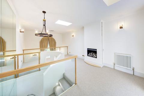 1 bedroom house to rent, York Gate, Regent's Park, London