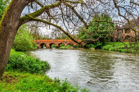 1 bedroom retirement property for sale, Belmont Road, Leatherhead, Surrey, KT22