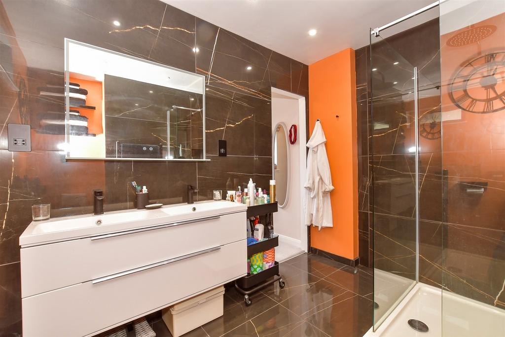 En Suite Shower Room