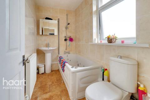 4 Brynwern, Pontypool, NP4 6HF