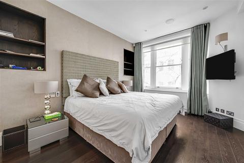 3 bedroom flat for sale, Basil Street, SW3