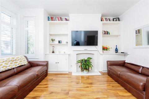 2 bedroom flat for sale, London NW10