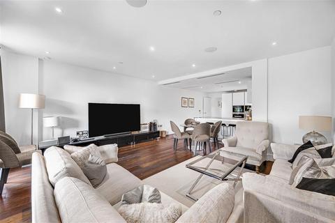 4 bedroom flat to rent, Central Avenue, SW6