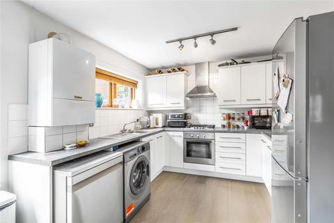 2 bedroom block of apartments to rent, Carlton Drive, SW15