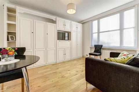 Studio to rent, Hill Street, W1J