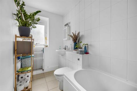 104 Culvert Road, London, SW11 5AX