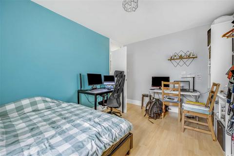 104 Culvert Road, London, SW11 5AX