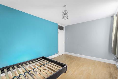 104 Culvert Road, London, SW11 5AX
