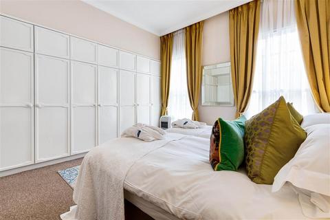 1 bedroom flat for sale, London W1J