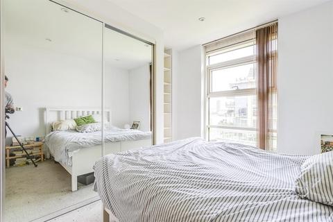 2 bedroom apartment to rent, Juniper Drive, London SW18