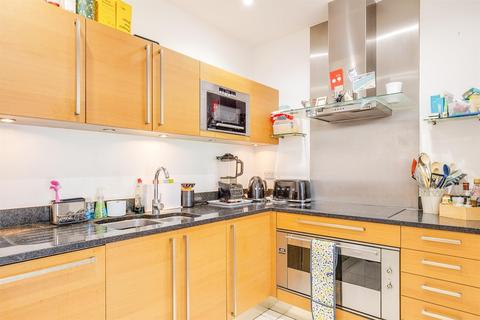 2 bedroom apartment to rent, Juniper Drive, London SW18