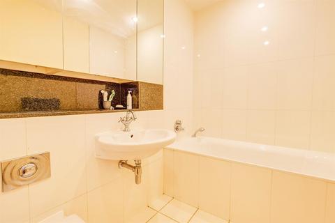 2 bedroom apartment to rent, Juniper Drive, London SW18