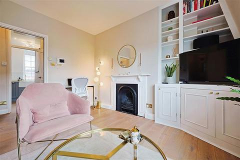 1 bedroom flat for sale, Fulham Palace Road, W6