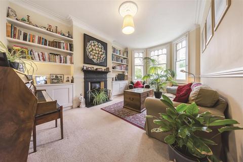 4 bedroom end of terrace house to rent, Heythorp Street, SW18