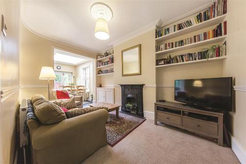 4 bedroom end of terrace house to rent, Heythorp Street, SW18