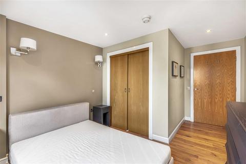 1 bedroom flat for sale, Battersea Square, SW11